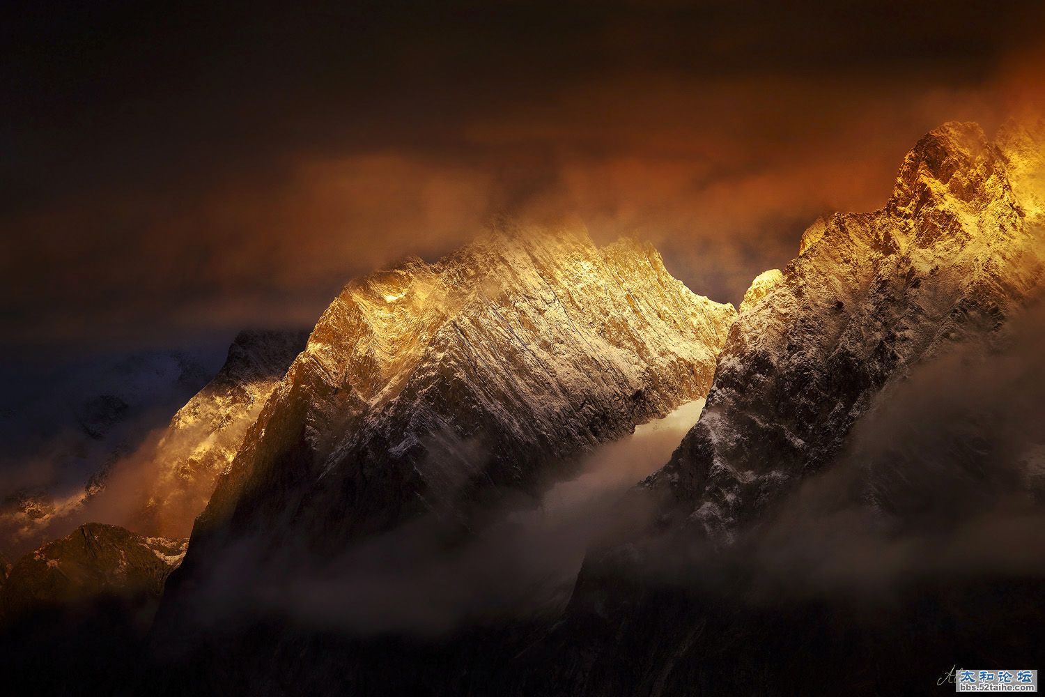 意大利 阿尔卑斯山的早晨  作者 autumn-ethereal.jpg