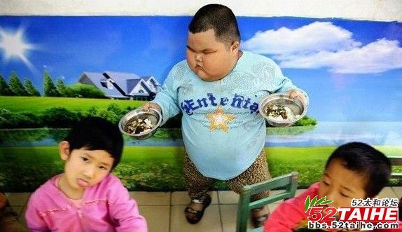 4岁胖男孩3.jpg