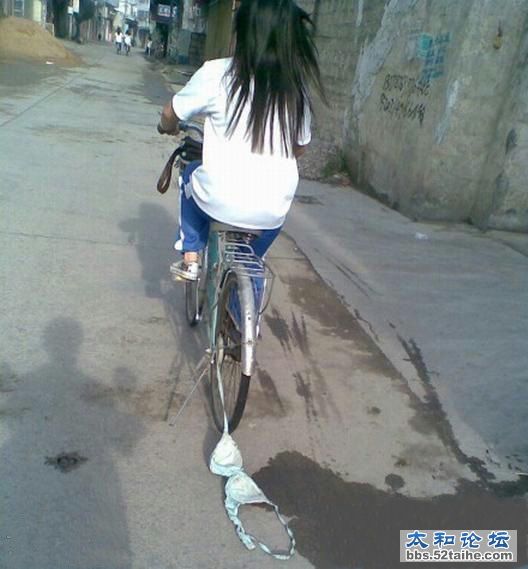 妹子 你东西掉了。。.jpg