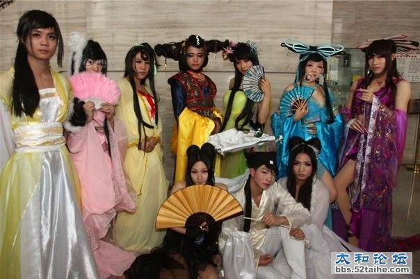 爱丽丝伪娘团大合影.jpg