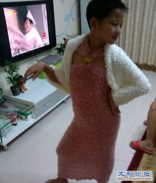 这货用两条围巾自行设计搭配的.jpg