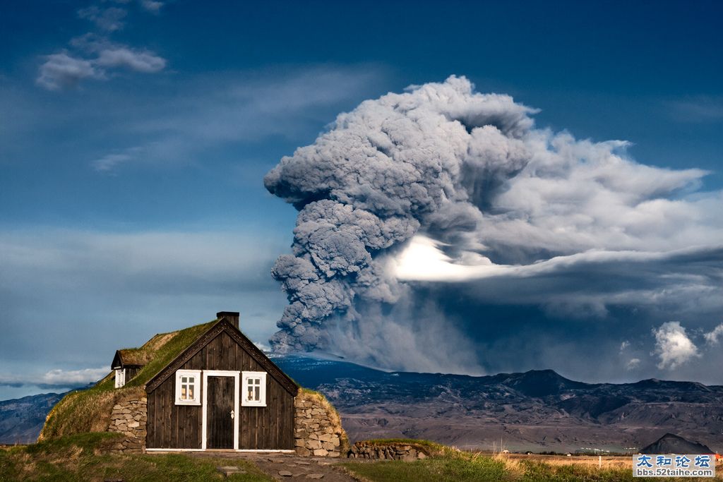 火山爆发  作者 Ingolfur B.jpg