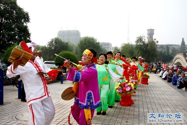 幸福秧歌扭起来.jpg
